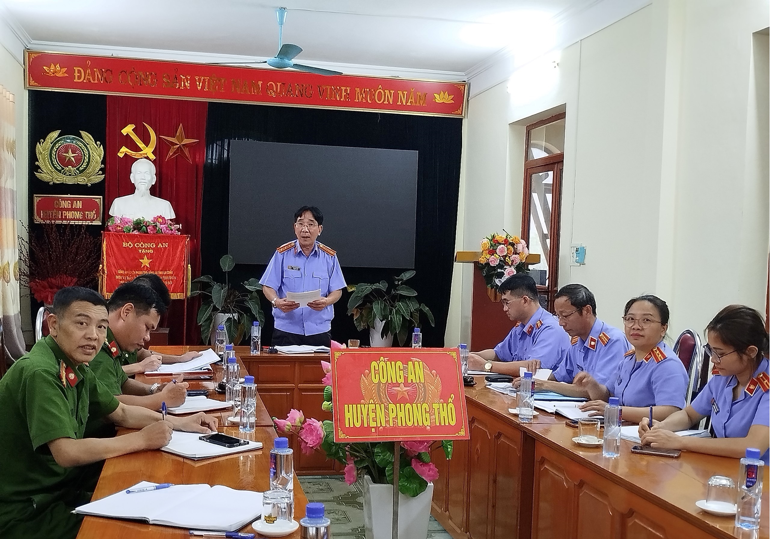 VKSND tỉnh Lai Châu trực tiếp kiểm sát đột xuất Cơ quan Thi hành án hình sự Công an huyện Phong Thổ, tỉnh Lai Châu