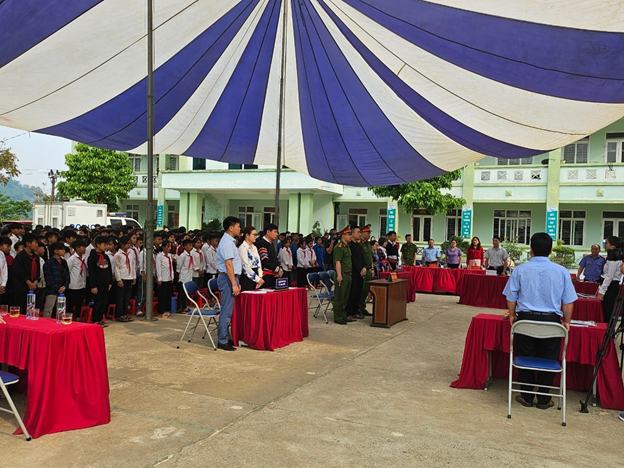 Viện kiểm sát nhân dân huyện Phong Thổ phối hợp tổ chức tuyên truyền pháp luật thông qua phiên tòa giả định