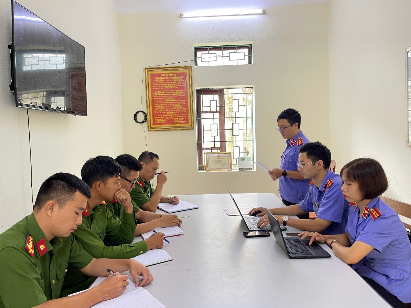VKSND thành phố Lai Châu tiến hành kiểm sát trực tiếp công tác tạm giữ, tạm giam và thi hành án hình sự quý III năm 2024